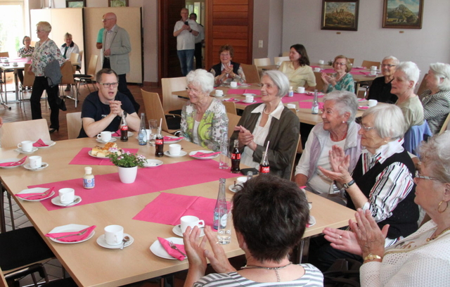 Wbg. Stadt Kulturring Senioren Tanz Cafe 05 2023.07 v1